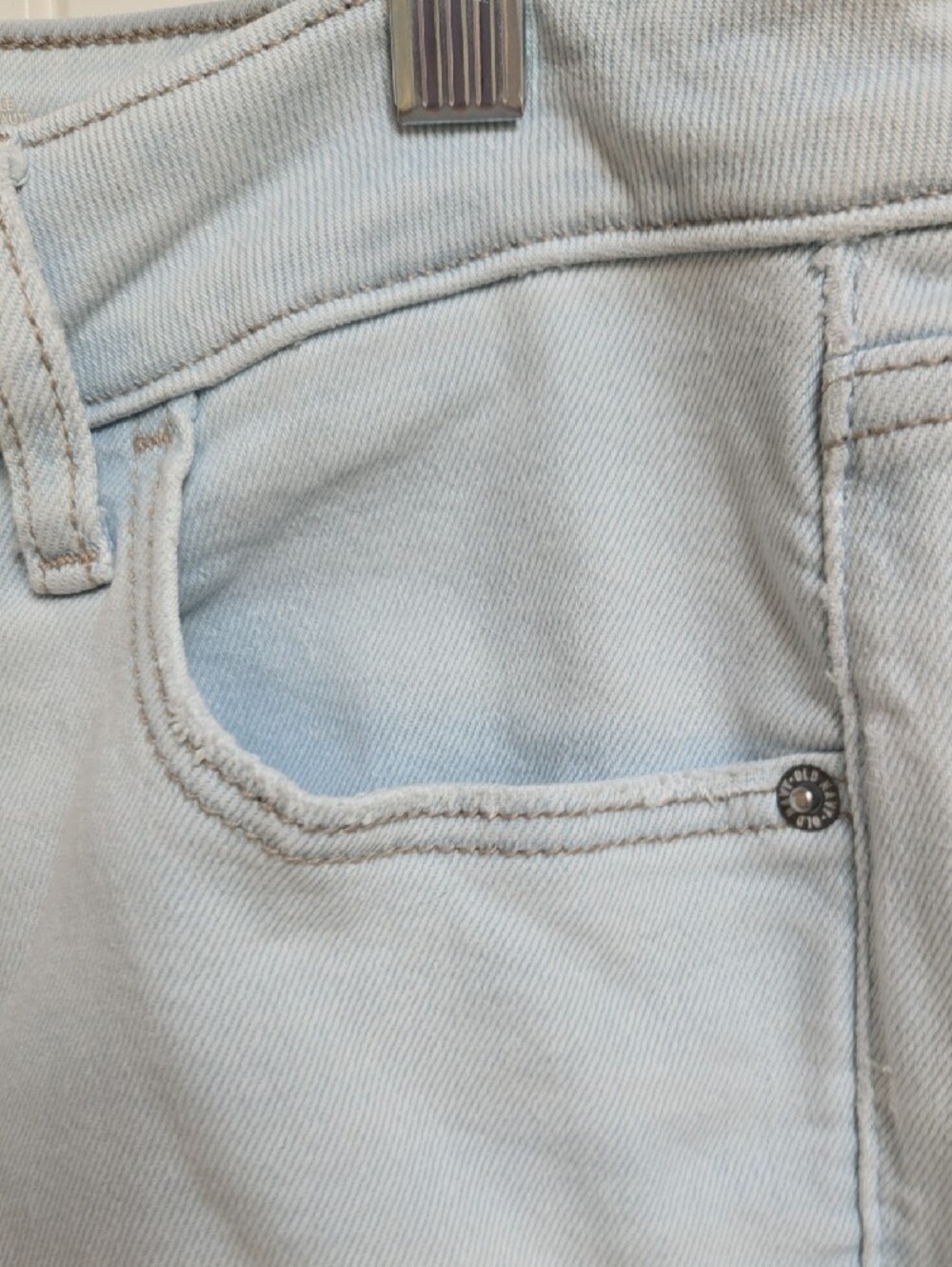 Old Navy Women's Light Blue Extra HighRise Cropped Distressed Jeans 360 Stretch - Picture 4 of 9